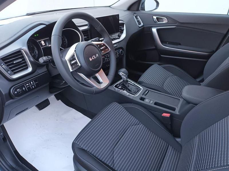 Neu Kia XCeed 116 PS (85 kW) 2025 Grau SUV
