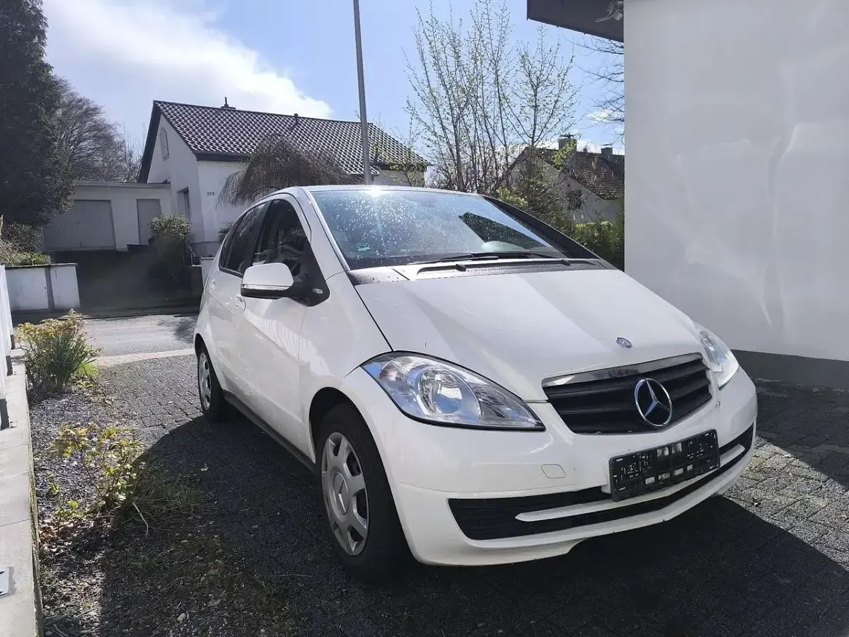 Gebraucht Mercedes A160 95 PS (69 kW) 2011 Weiß Kleinwagen