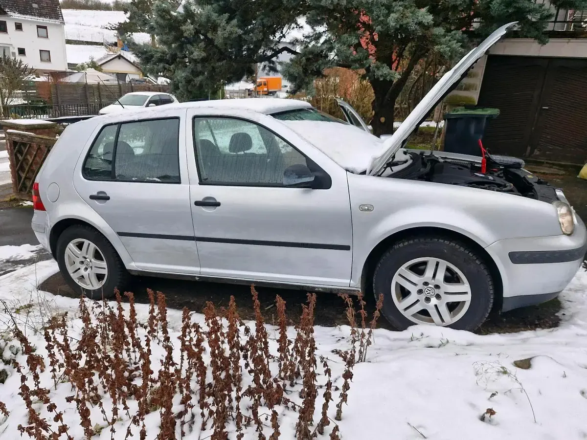 Brugt VW Golf IV 101 HK (74 kW) 2001 Sølv Sedan