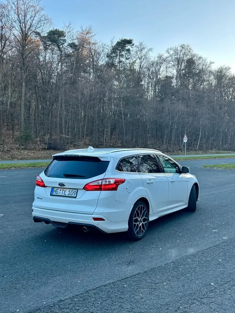 Gebraucht Ford Focus 163 PS (119 kW) 2014 Weiß Kombi