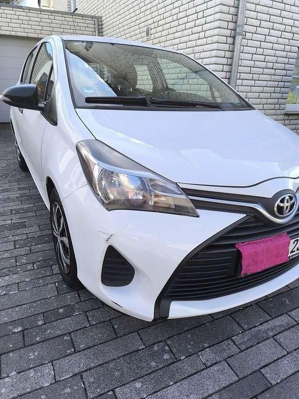 Gebraucht 2015 Toyota Yaris Limousine | 5.500 € (Guter Preis) - Bild 1/4