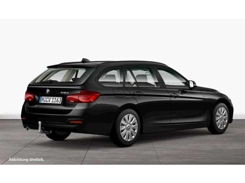 Gebraucht BMW 318 150 PS (110 kW) 2017 Saphirschwarz (metallic) Kombi