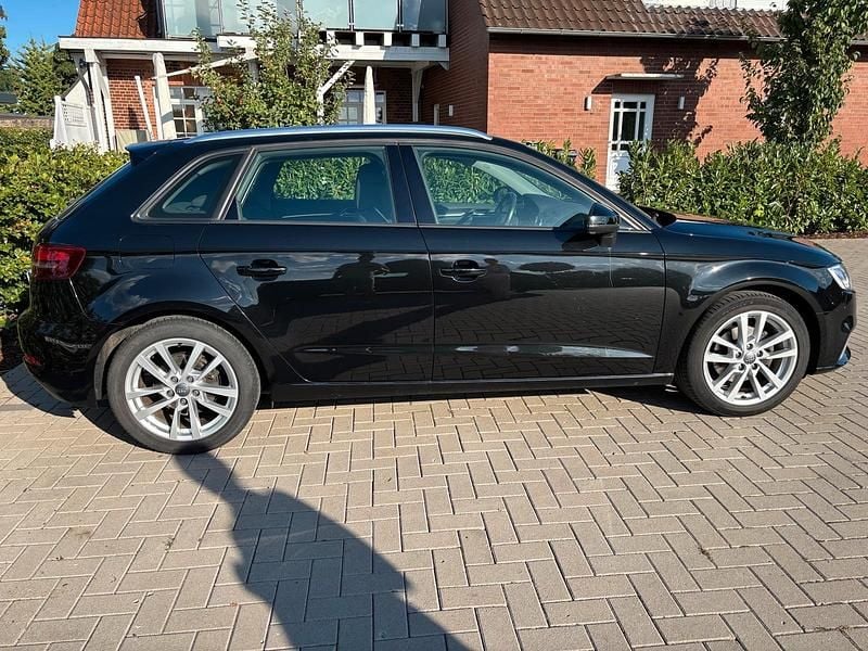 Gebraucht Audi A3 116 PS (85 kW) 2019 Schwarz Limousine
