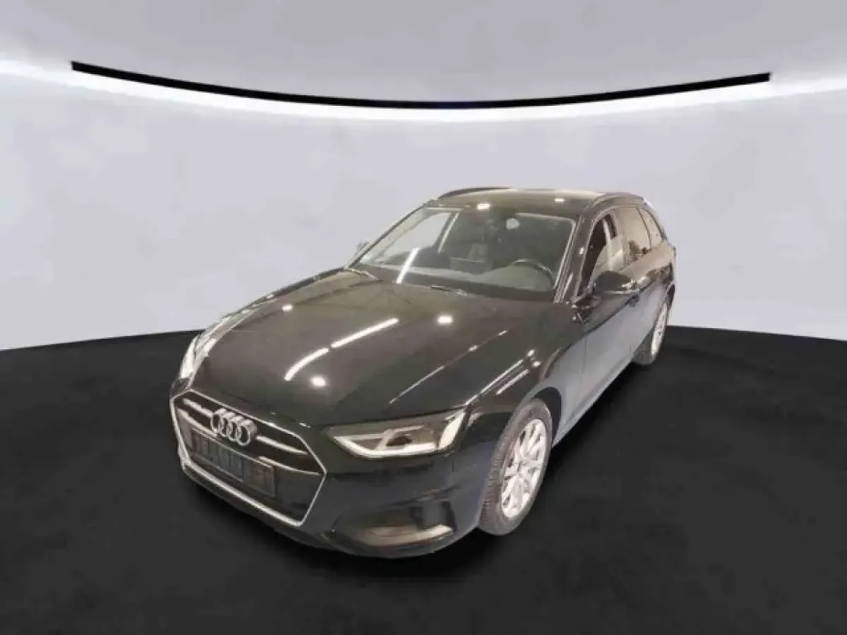 Gebraucht Audi A4 Basis 150 PS (110 kW) 2022 Mythosschwarz metallic Kombi