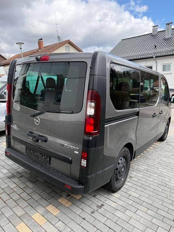 Gebraucht Opel Vivaro 125 PS (91 kW) 2016 Braun Van / Kleinbus