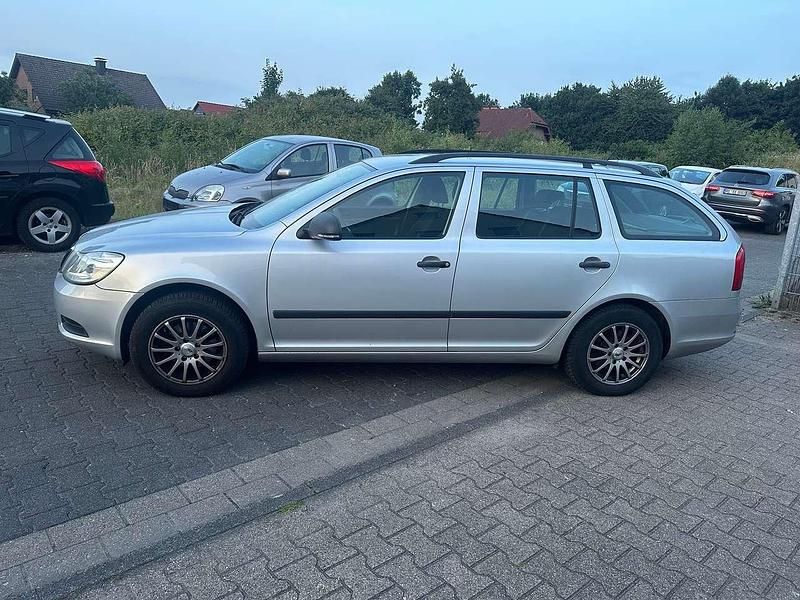 Gebraucht Skoda Octavia Classic 122 PS (89 kW) 2011 Silber Kombi