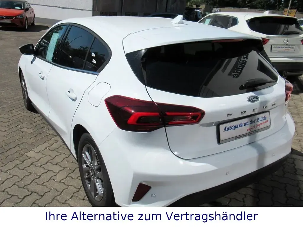 Gebraucht Ford Focus Titanium 125 PS (91 kW) 2023 Weiß Limousine