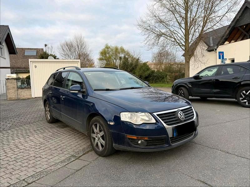 Gebraucht VW Passat 140 PS (102 kW) 2008 Blau Kombi