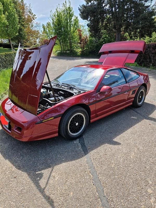 Rot Gebraucht 1988 Pontiac Fiero Coupé | 11.600 € - Bild 1/4