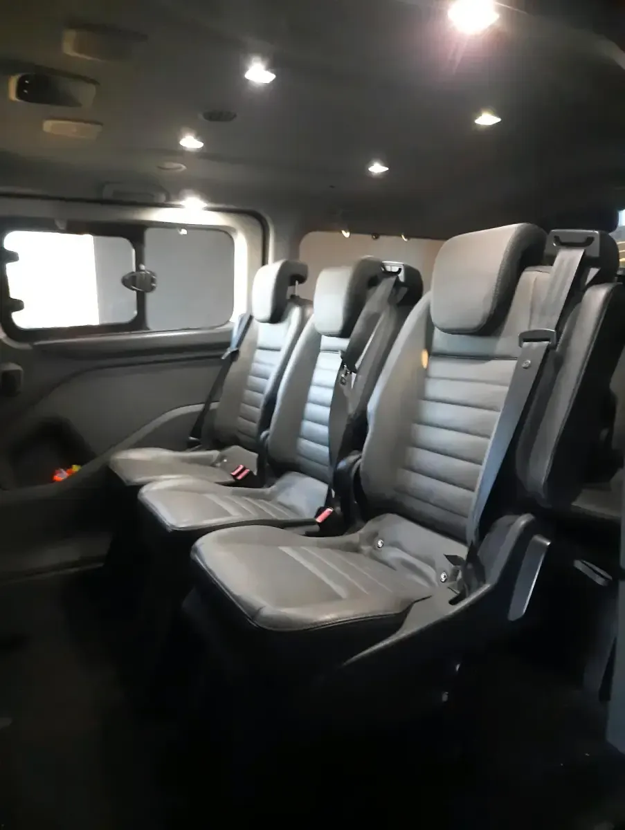 Gebraucht Ford Tourneo 180 PS (132 kW) 2018 Grau Van / Kleinbus