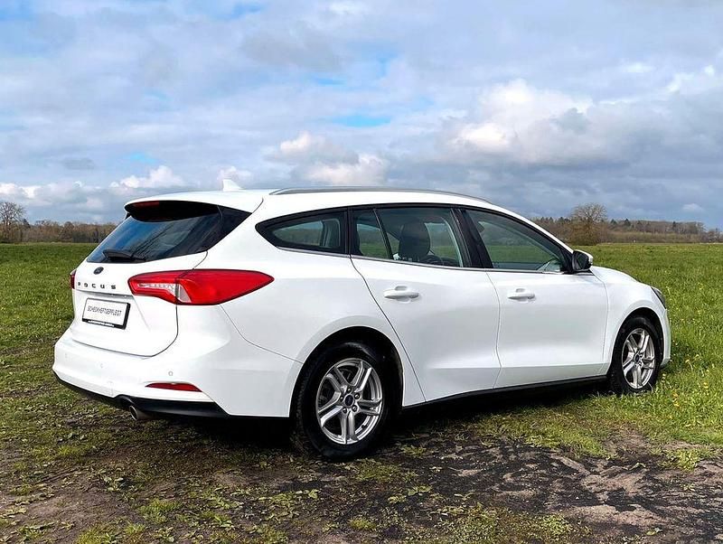 Gebraucht Ford Focus Cool & Connect 125 PS (91 kW) 2020 Weiß Limousine
