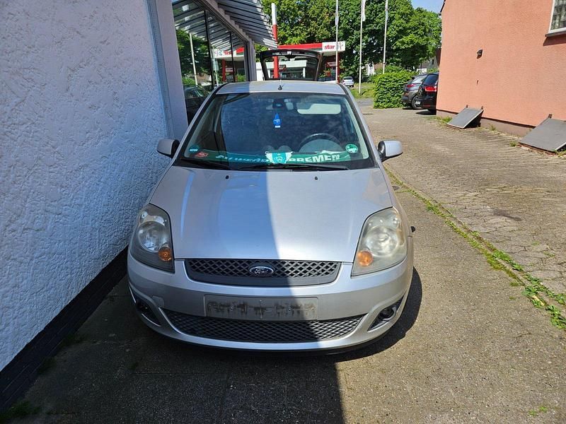 Silber Gebraucht 2006 Ford Fiesta Kleinwagen | 250 € - Bild 1/4