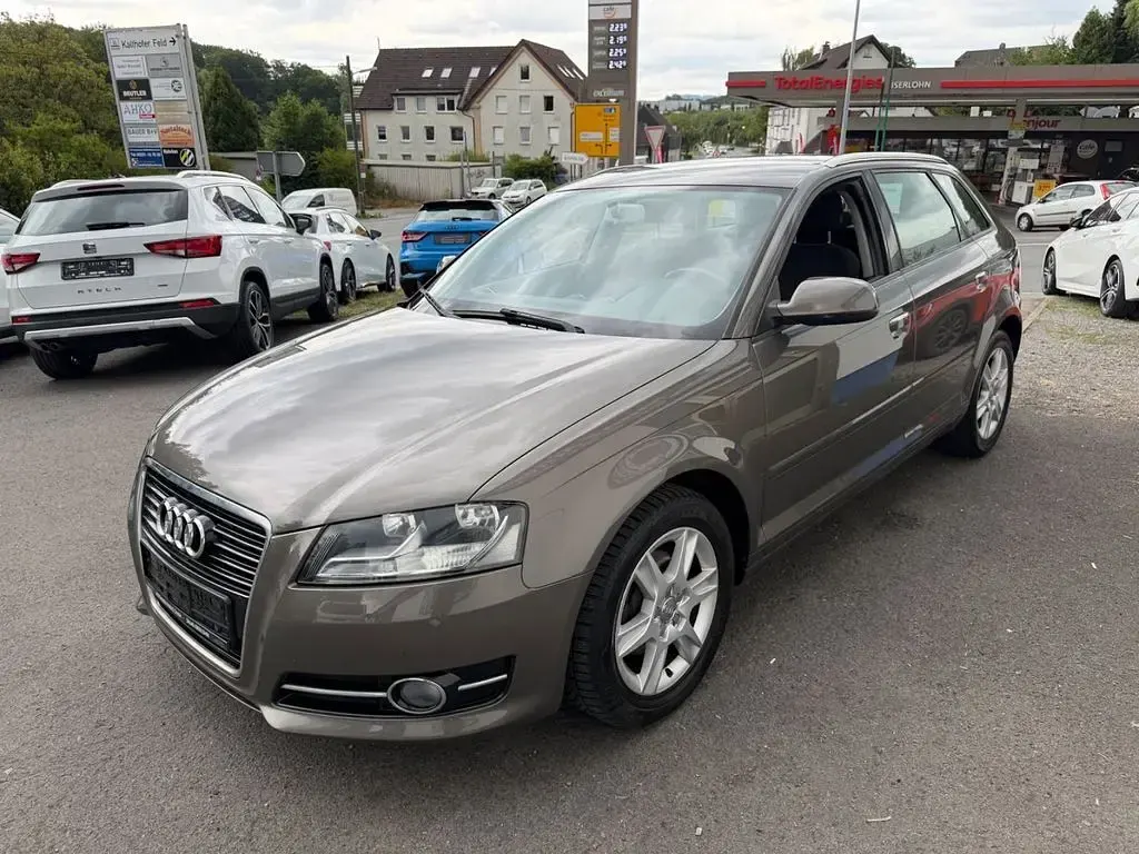 Gebraucht Audi A3 Attraction 105 PS (77 kW) 2013 Grau Limousine