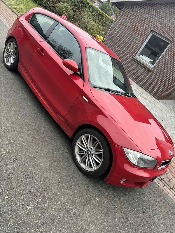 Rot Gebraucht 2008 BMW 1M M Sport Coupé | 3.500 € - Bild 1/4