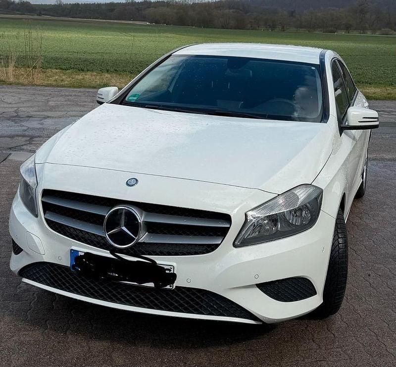 Gebraucht Mercedes A180 122 PS (89 kW) 2014 Weiß Limousine