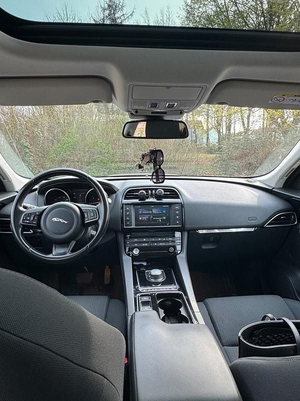 Gebraucht Jaguar F-Pace 180 PS (132 kW) 2018 Schwarz SUV