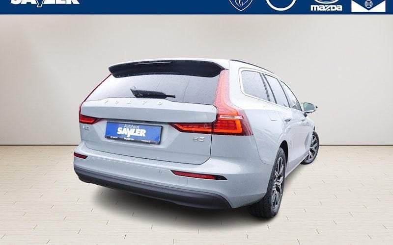 Gebraucht Volvo V60 Core 163 PS (119 kW) 2023 Andere farbe Kombi