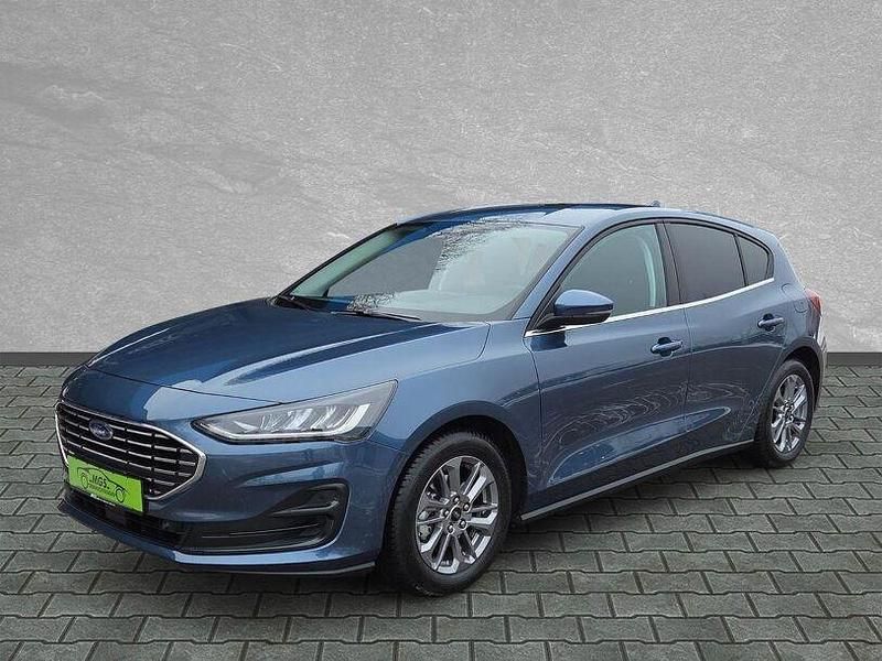Gebraucht Ford Focus Titanium 125 PS (91 kW) 2024 Chrome blue metallic Limousine