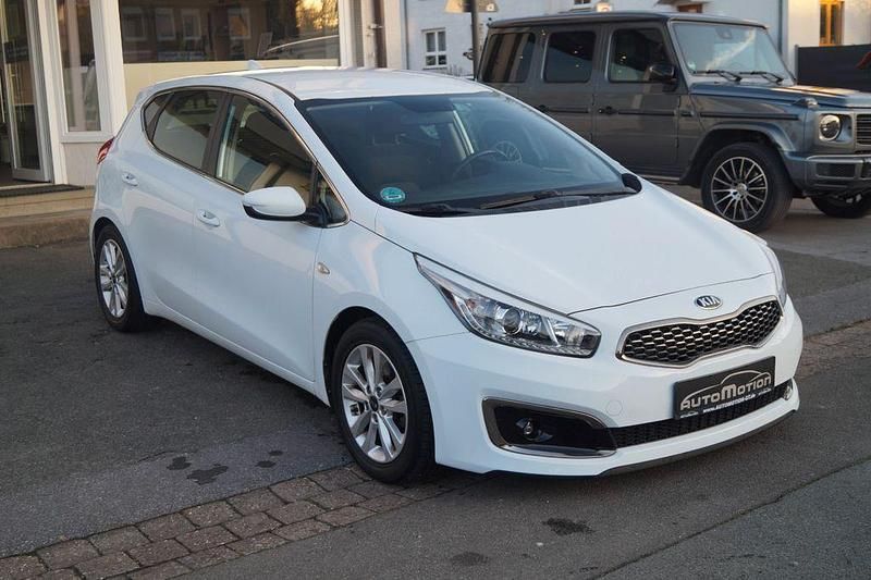 Gebraucht Kia Ceed DREAM-TEAM Edition 135 PS (99 kW) 2018 Weiß Kleinwagen