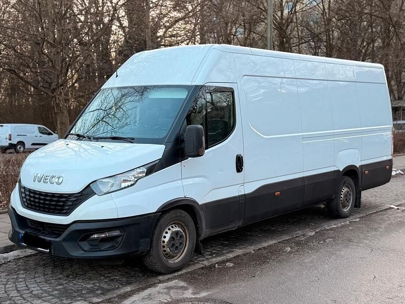 Weiß Gebraucht 2019 Iveco Daily Limousine | 11.000 € - Bild 1/4