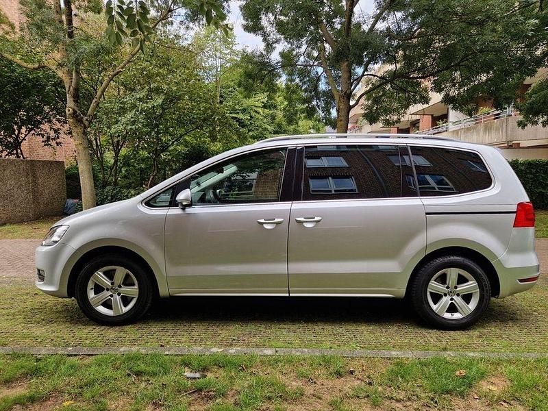 Silber Gebraucht 2012 VW Sharan Van / Kleinbus | 9.700 € (Fairer Preis) - Bild 1/4