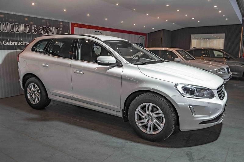Gebraucht Volvo XC60 Momentum 190 PS (139 kW) 2016 Weiß SUV