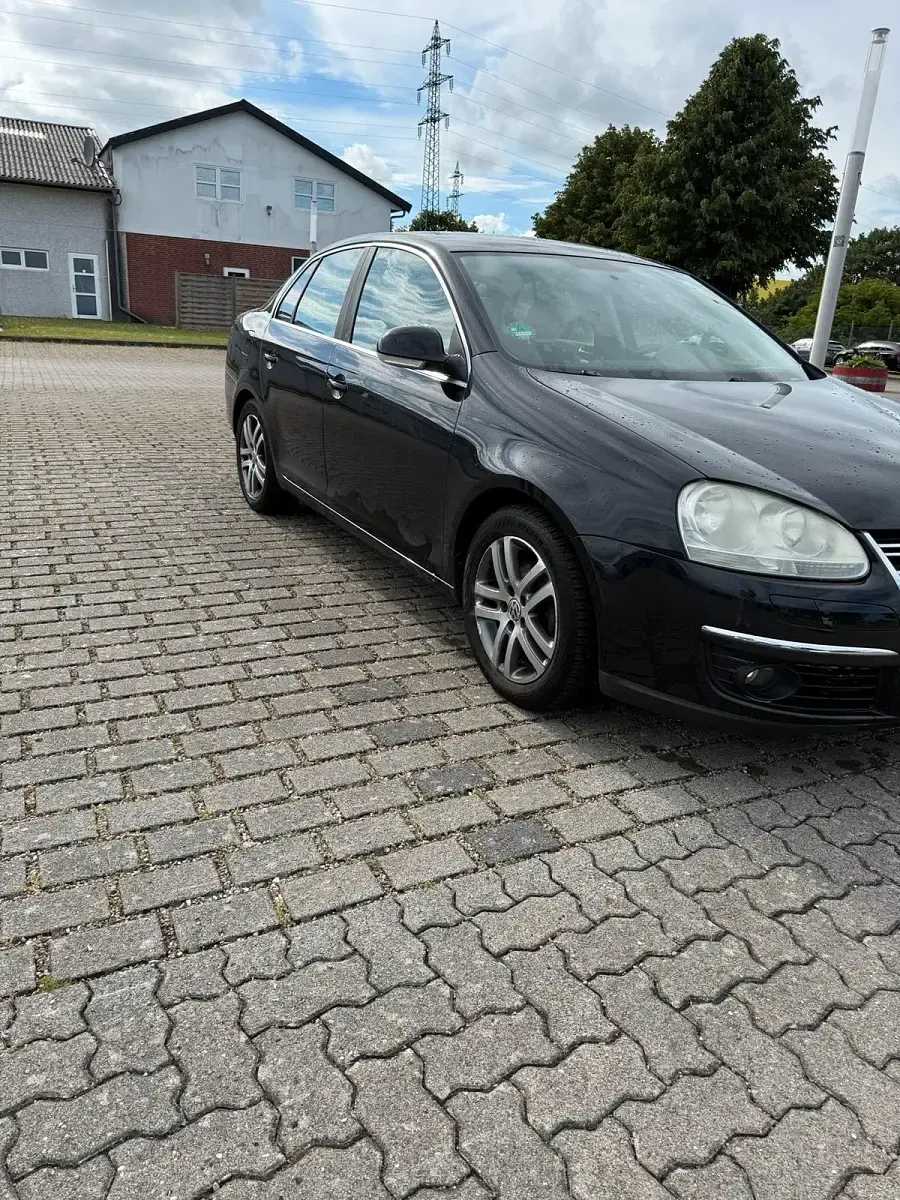 Gebraucht VW Jetta 140 PS (102 kW) 2010 Schwarz Limousine