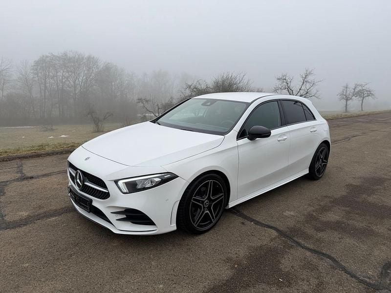 Weiß Gebraucht 2022 Mercedes A180 AMG line Limousine | 23.900 € (Superpreis) - Bild 1/4