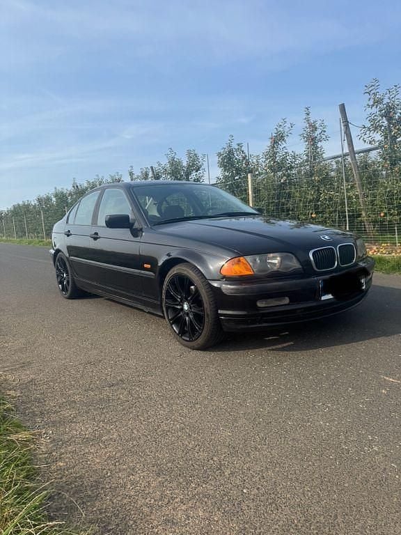 Schwarz Gebraucht 2000 BMW 320 Limousine | 3.200 € (Fairer Preis) - Bild 1/4