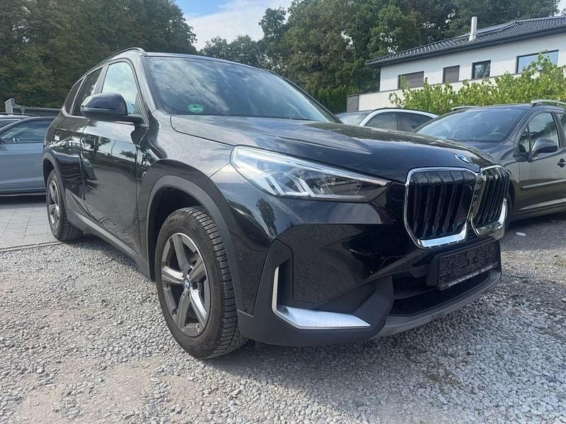 Schwarz Gebraucht 2023 BMW X1 Performance SUV | 36.399 € (Superpreis) - Bild 1/2