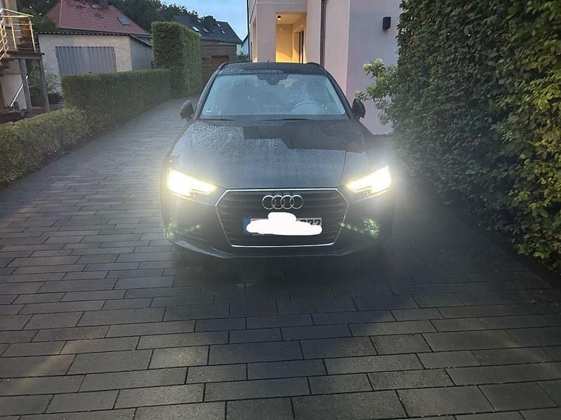 Grau Gebraucht 2016 Audi A4 Ambiente Kombi | 10.500 € - Bild 1/4