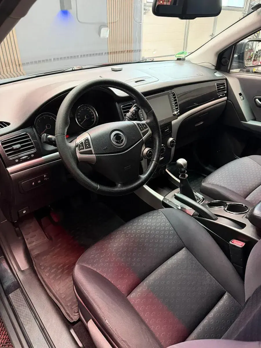 Gebraucht SsangYong Korando Quartz 150 PS (110 kW) 2013 Schwarz SUV