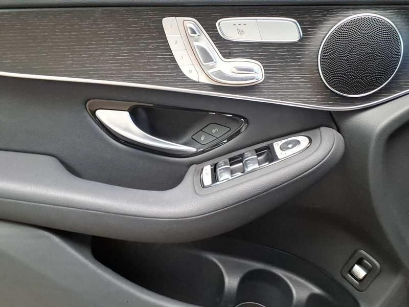 Gebraucht Mercedes GLC220 194 PS (142 kW) 2023 Schwarz Coupé