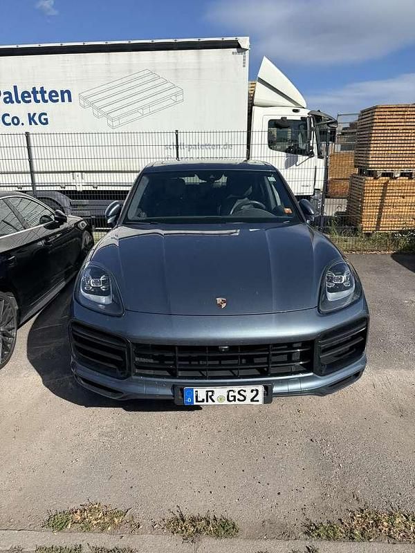 Blau Gebraucht 2018 Porsche Cayenne Turbo SUV | 78.599 € (Fairer Preis) - Bild 1/4