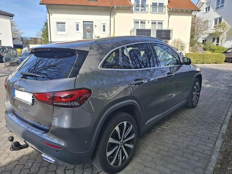 Gebraucht Mercedes GLA220 190 PS (139 kW) 2020 Grau SUV