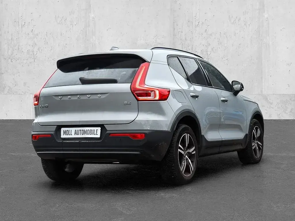 Gebraucht Volvo XC40 Plus 197 PS (144 kW) 2023 Vapour grey / metallic SUV