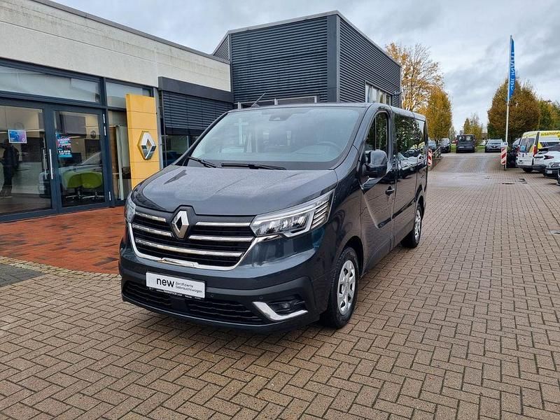 Grau Gebraucht 2022 Renault Trafic Life Van / Kleinbus | 31.990 € (Teuer) - Bild 1/4