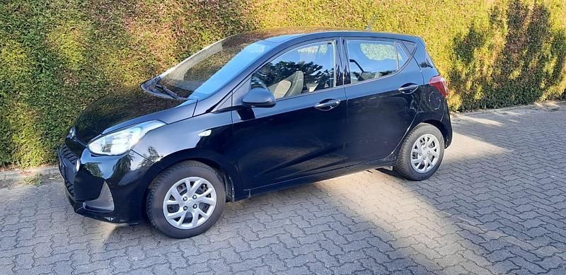 Schwarz Gebraucht 2017 Hyundai i10 Kleinwagen | 5.999 € (Superpreis) - Bild 1/4