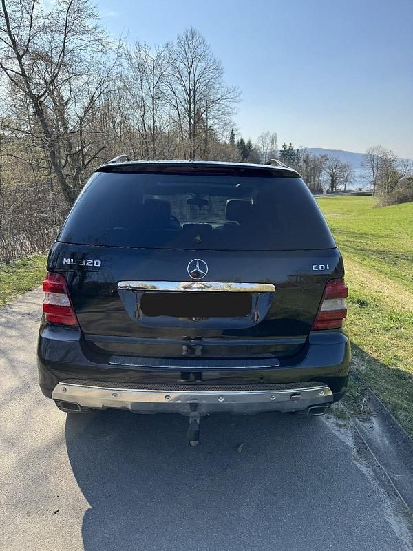 Gebraucht Mercedes ML320 224 PS (164 kW) 2006 Schwarz SUV