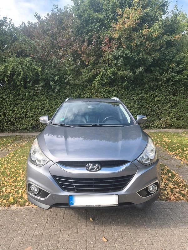 Grau Gebraucht 2013 Hyundai Tucson SUV | 7.950 € (Teuer) - Bild 1/4