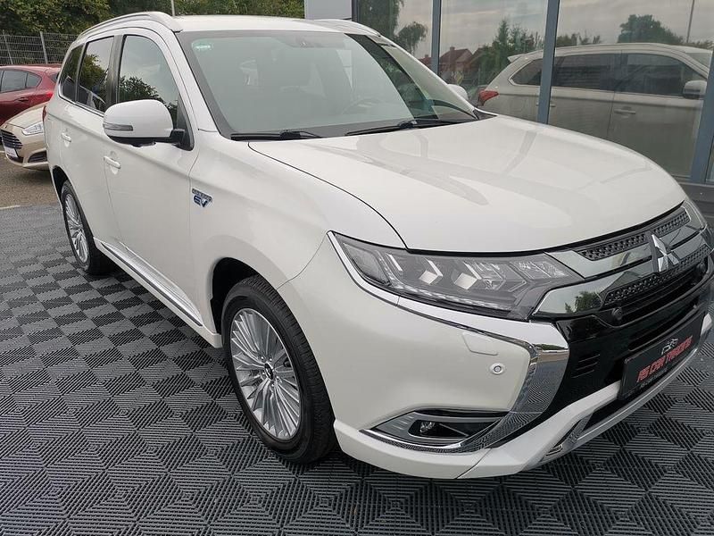 Gebraucht Mitsubishi Outlander P-HEV Edition 135 PS (99 kW) 2018 Weiß SUV