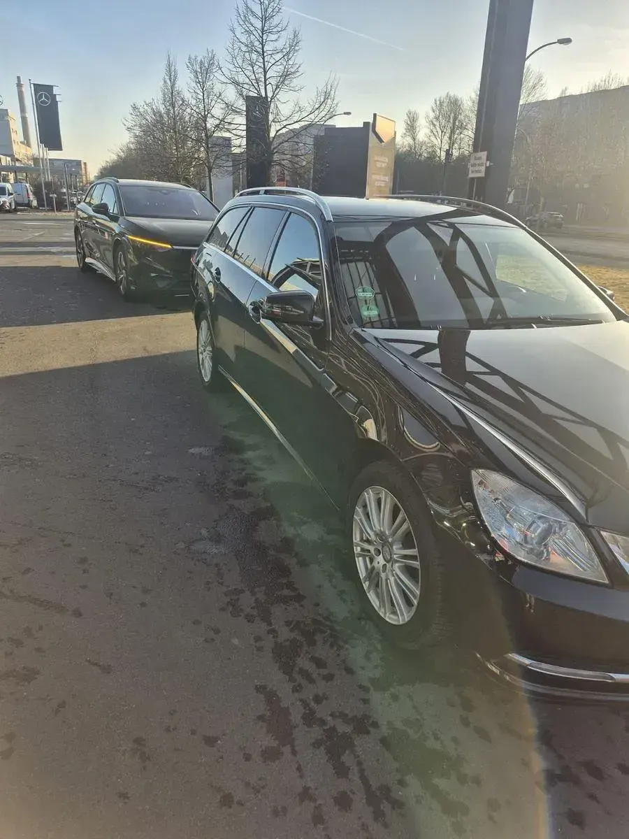 Używany Mercedes E350 Elegance 265 KM (194 kW) 2012 Czarny Kombi