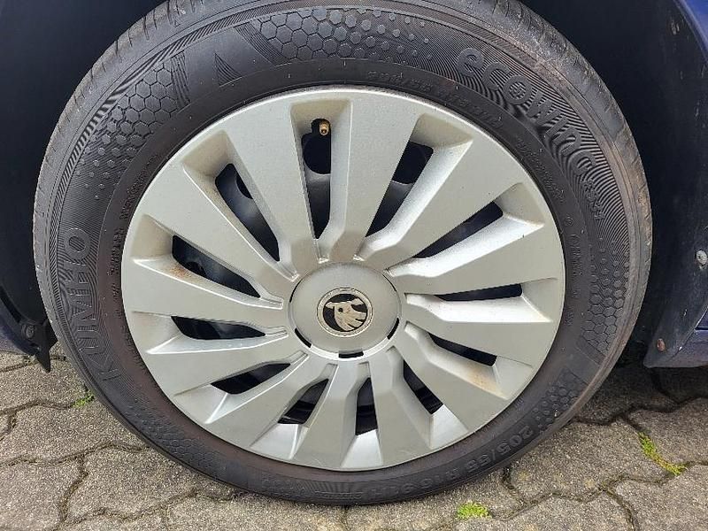 Gebraucht Skoda Octavia G-TEC Active 110 PS (80 kW) 2018 Pazifikblau Kombi