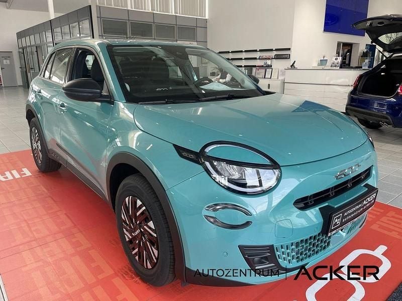 Neu Fiat 600 110 PS (80 kW) 2025 Orange Limousine