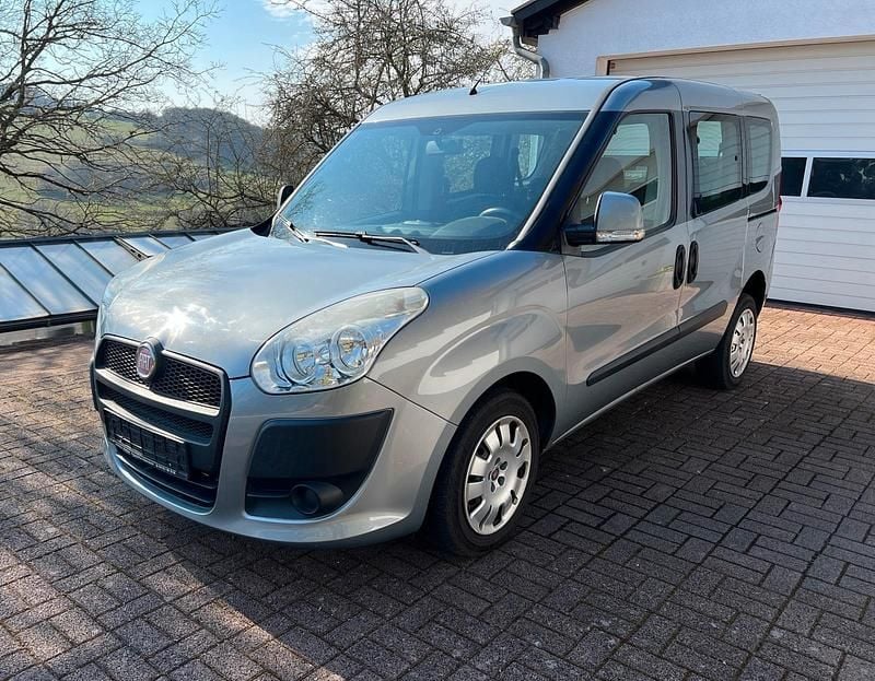 Gebraucht Fiat Doblò 95 PS (69 kW) 2011 Grau Van / Kleinbus