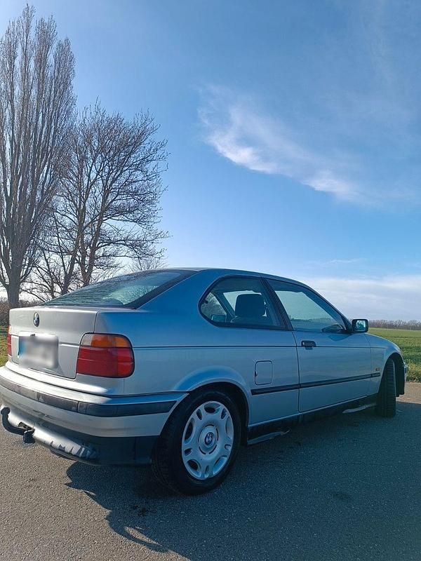 Gebraucht BMW 316 Basis 102 PS (75 kW) 1996 Silber Coupé