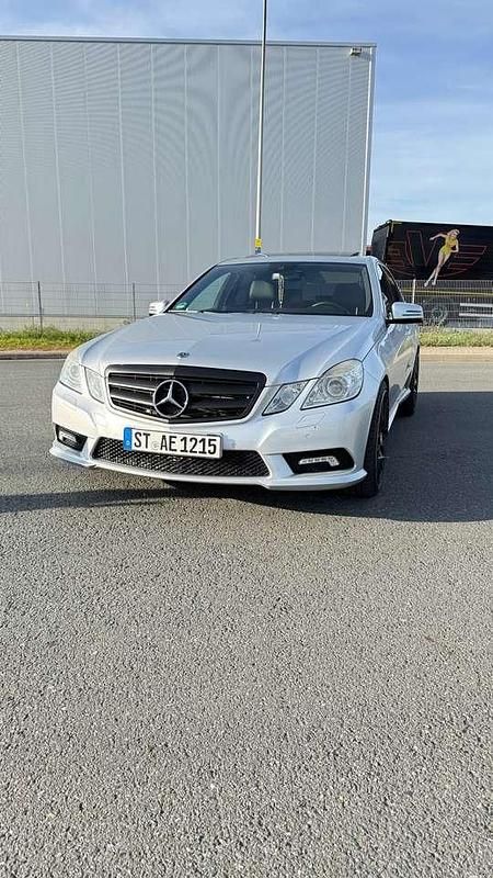 Grau Gebraucht 2010 Mercedes E350 Limousine | 10.500 € (Guter Preis) - Bild 1/4