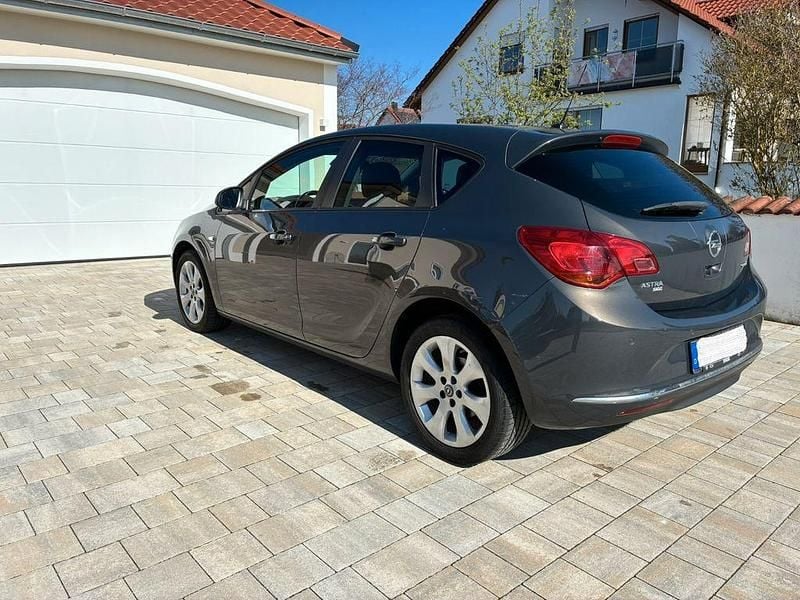 Gebraucht Opel Astra 140 PS (102 kW) 2015 Schwarz Limousine