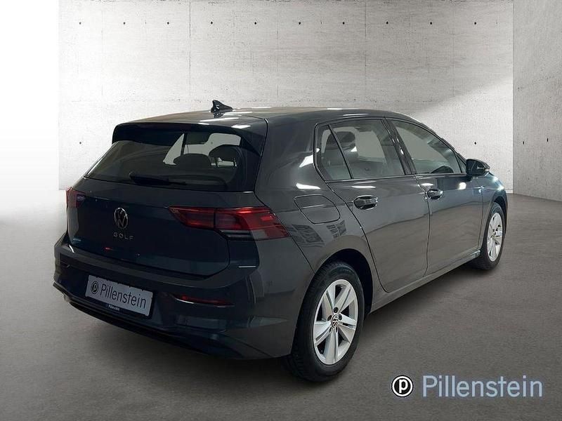 Gebraucht VW Golf Life 116 PS (85 kW) 2023 Grau Limousine