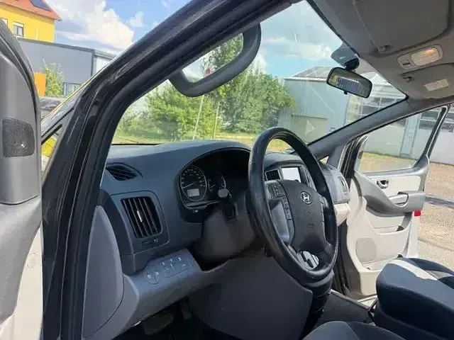 Gebraucht Hyundai H-1 170 PS (125 kW) 2016 Java espresso Van / Kleinbus